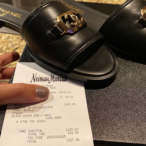 Brand new only worn once bought from store comes with receipt and box classic - Picture 3 of 6